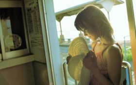 日本美女明星堀北真希桌面壁纸