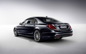 2015款奔驰S600汽车桌面壁纸