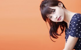 韩国美女明星河妍秀桌面壁纸 