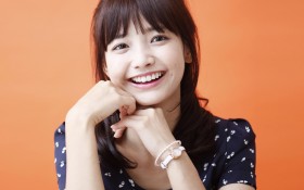 韩国美女明星河妍秀桌面壁纸 