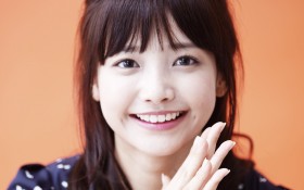 韩国美女明星河妍秀桌面壁纸 