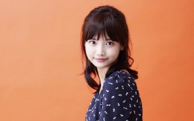 韩国美女明星河妍秀桌面壁纸 