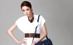 韩国美女明星李多海桌面壁纸