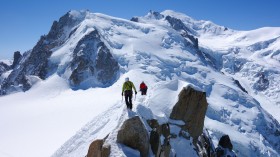勃朗峰雪山风景桌面壁纸