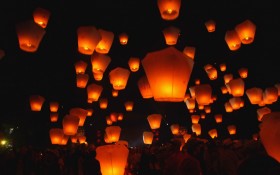 装点夜空的孔明灯桌面壁纸