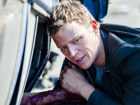 美剧《圣域》第一季桌面壁纸[2560x1920]