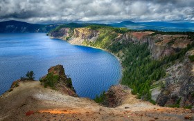 美国火山口湖风景桌面壁纸