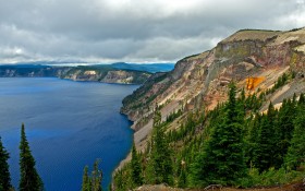 美国火山口湖风景桌面壁纸