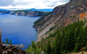 美国火山口湖风景桌面壁纸