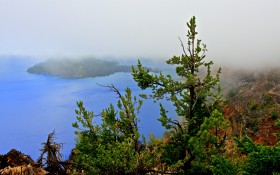 美国火山口湖风景桌面壁纸