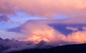 云南梅里雪山风景桌面壁纸
