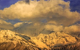 云南梅里雪山风景桌面壁纸