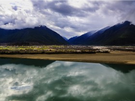 西藏林芝桃花沟风景桌面壁纸