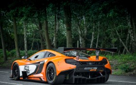 2015款迈凯伦 650S GT3 汽车桌面壁纸