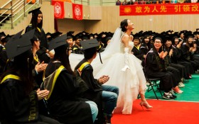 《我的早更女友》桌面壁纸