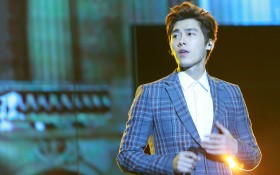 李易峰演唱会桌面壁纸