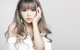 美女裴紫绮桌面壁纸