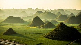 美丽的峰丛桌面壁纸