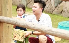 《爸爸回来了2》李小鹏父女桌面壁纸