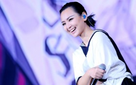 歌手周笔畅桌面壁纸