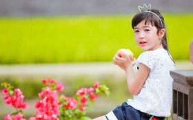 《爸爸去哪儿》第三季夏天小公主桌面壁纸