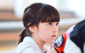 《爸爸去哪儿》第三季夏天小公主桌面壁纸