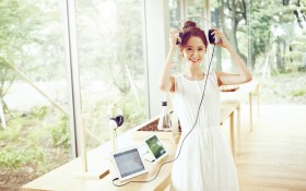 韩国美女明星林允儿桌面壁纸
