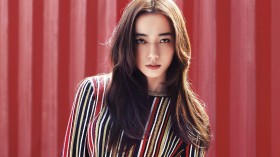 气质美女明星王珞丹桌面壁纸