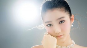 美女明星关晓彤桌面壁纸
