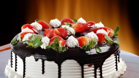 美味生日蛋糕桌面壁纸