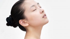 美女演员吴倩桌面壁纸
