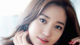 韩国美女明星高俊熙桌面壁纸