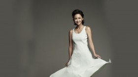 美女明星张歆艺桌面壁纸