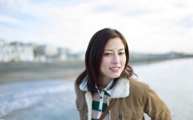 日本美女杉本有美街拍写真桌面壁纸