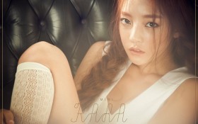韩国美女具荷拉桌面壁纸