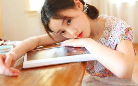 可爱森系美女桌面壁纸