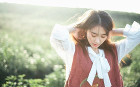 森系美女桌面壁纸