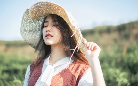 森系美女桌面壁纸