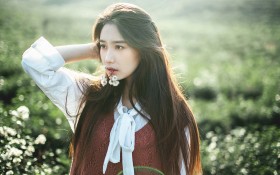 森系美女桌面壁纸