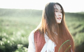 森系美女桌面壁纸