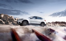 2016宝马X1汽车桌面壁纸
