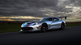 2016道奇Viper ACR汽车桌面壁纸