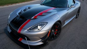 2016道奇Viper ACR汽车桌面壁纸
