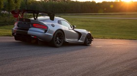 2016道奇Viper ACR汽车桌面壁纸