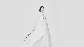 韩国歌手金泰宇和妻子李泰兰写真桌面壁纸