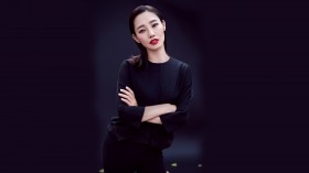 美女明星白百合桌面壁纸
