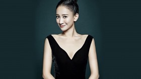 美女演员曾泳醍桌面壁纸