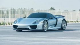 保时捷918 Spyder汽车桌面壁纸