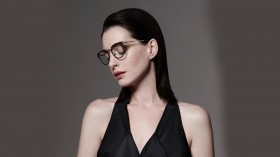 美国美女明星安妮·海瑟薇桌面壁纸