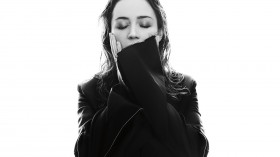 英国美女明星艾米莉·布朗特桌面壁纸